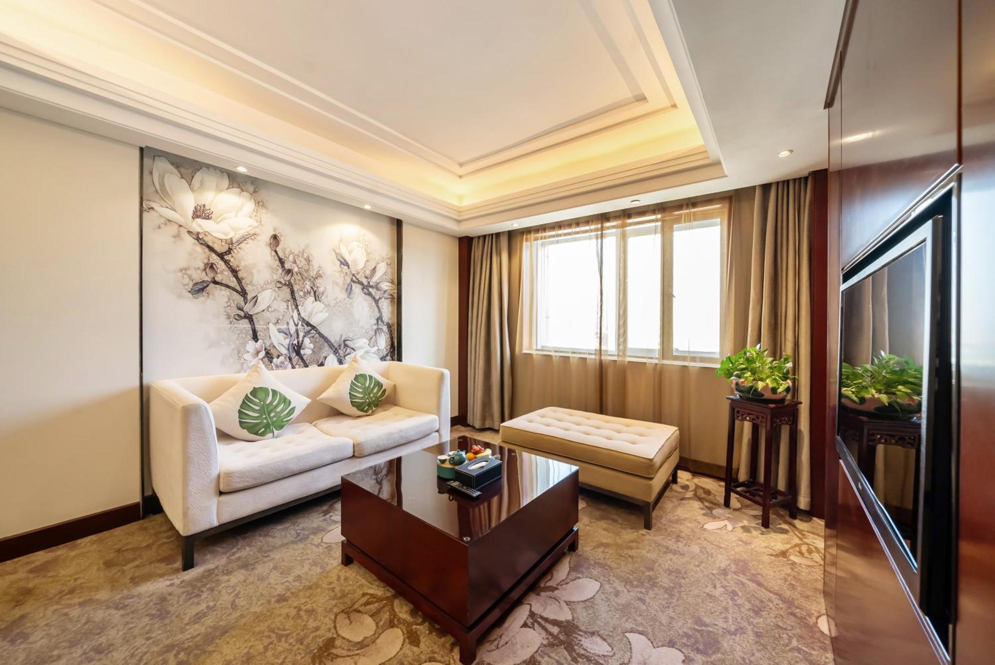 Hotel Guangdong - Free Self-service Laundry 5*